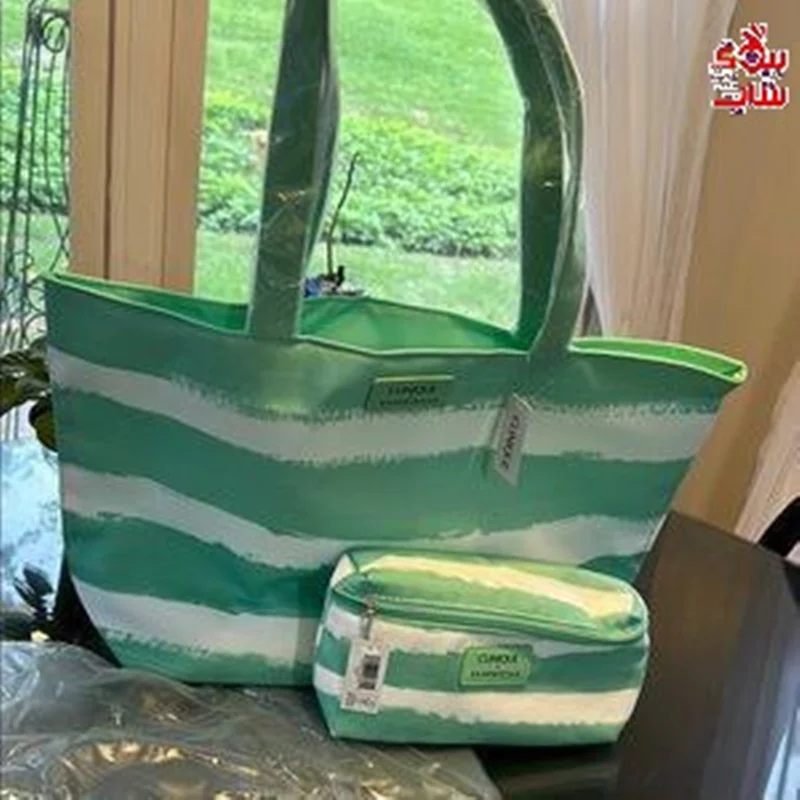 ست کیف لوازم آرایش و کیف دستی بزرگ کلینیک اورجینال NWT Clinique x Drawbertson Makeup Bag with Tote Bag