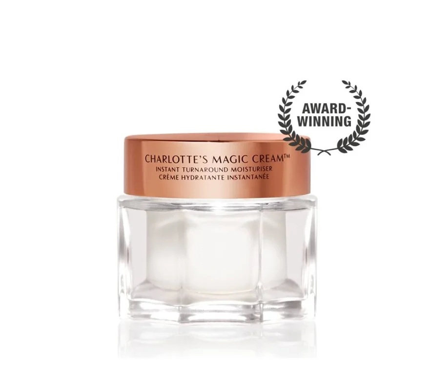 کرم مجیک مرطوب کننده و ضد چروک شارلوت تیلبری SPF15PA+++ 30ml  CHARLOTTE'S MAGIC CREAMM INSTANT TURNAROUND MOISTURISER CRÈME HYDRATANTE INSTA